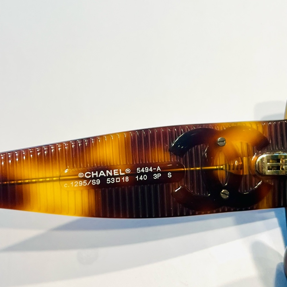 CHANEL Brown Tortoise Sunglasses - Picture 3 of 13